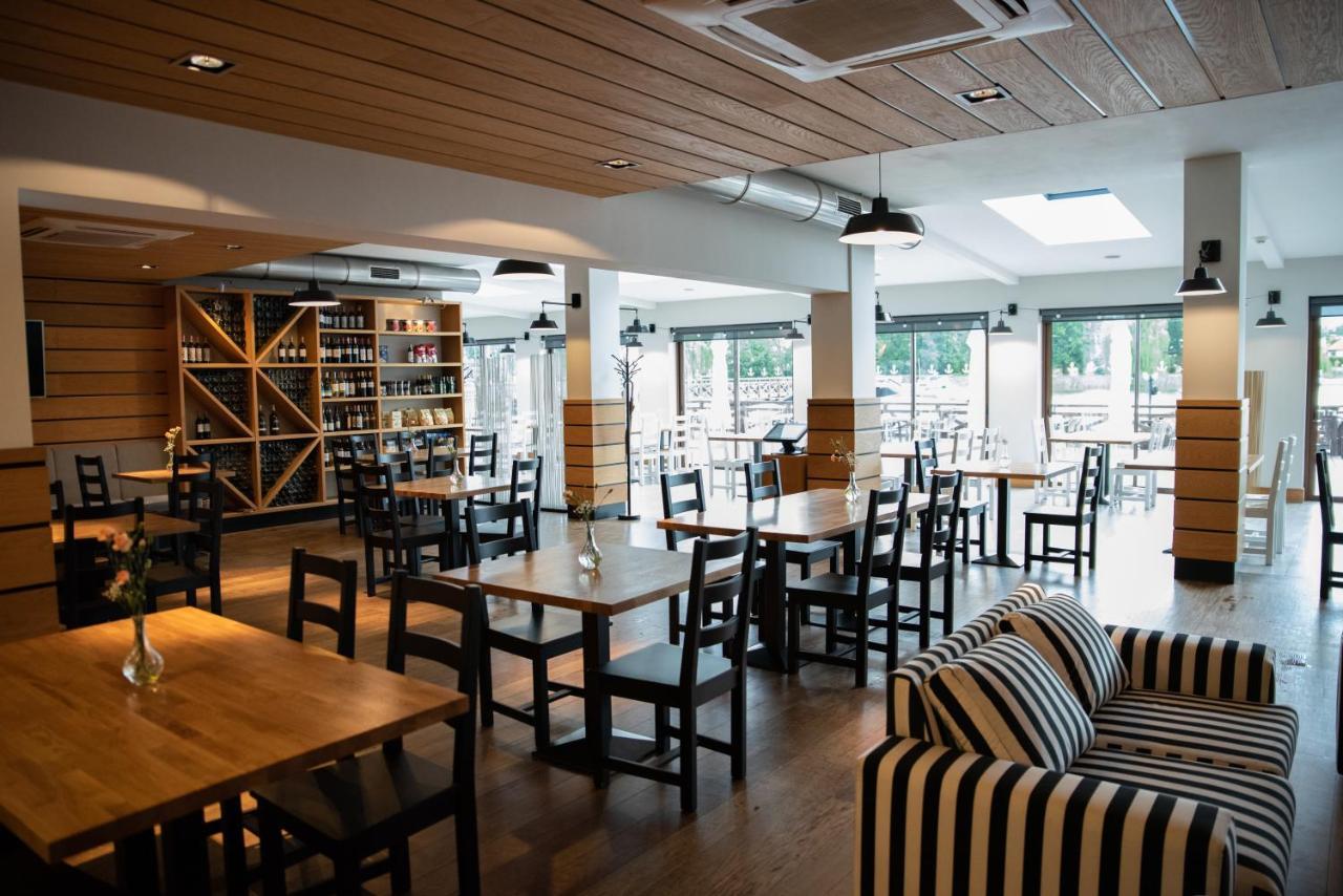 Hotel Port 110 Ilawa Ngoại thất bức ảnh